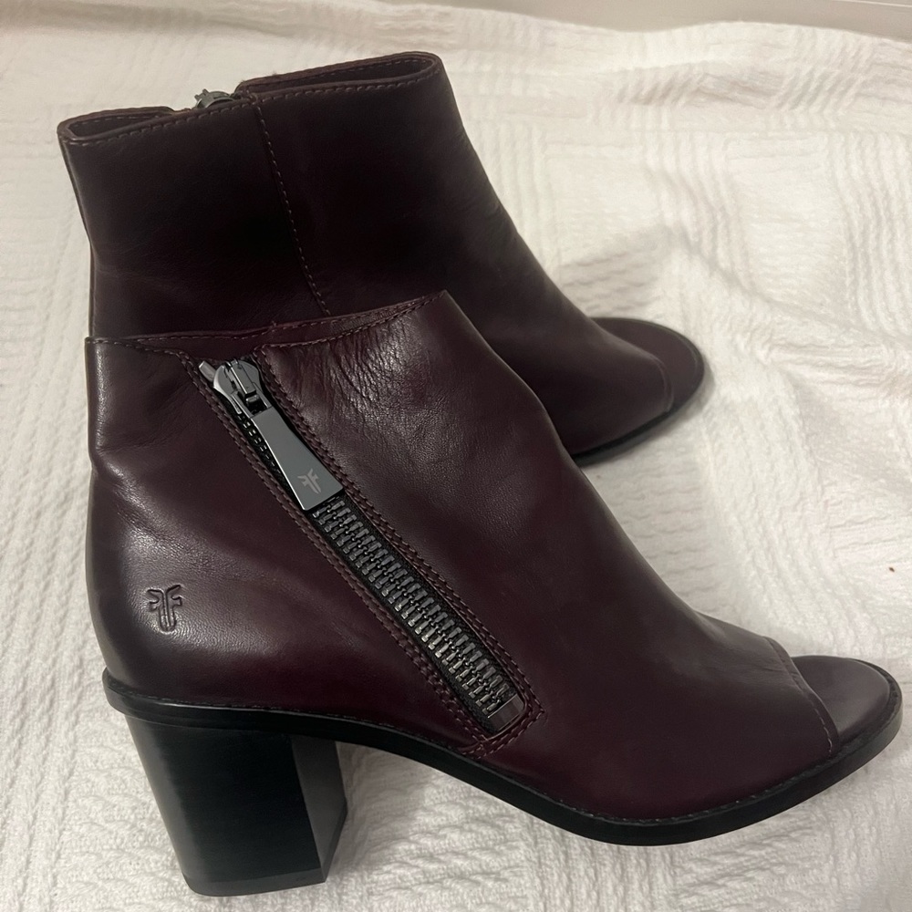 Frye Brielle Perp Toe ankle booties